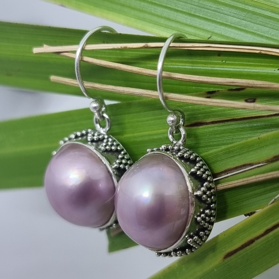 Silver pink pearl earrings image 3
