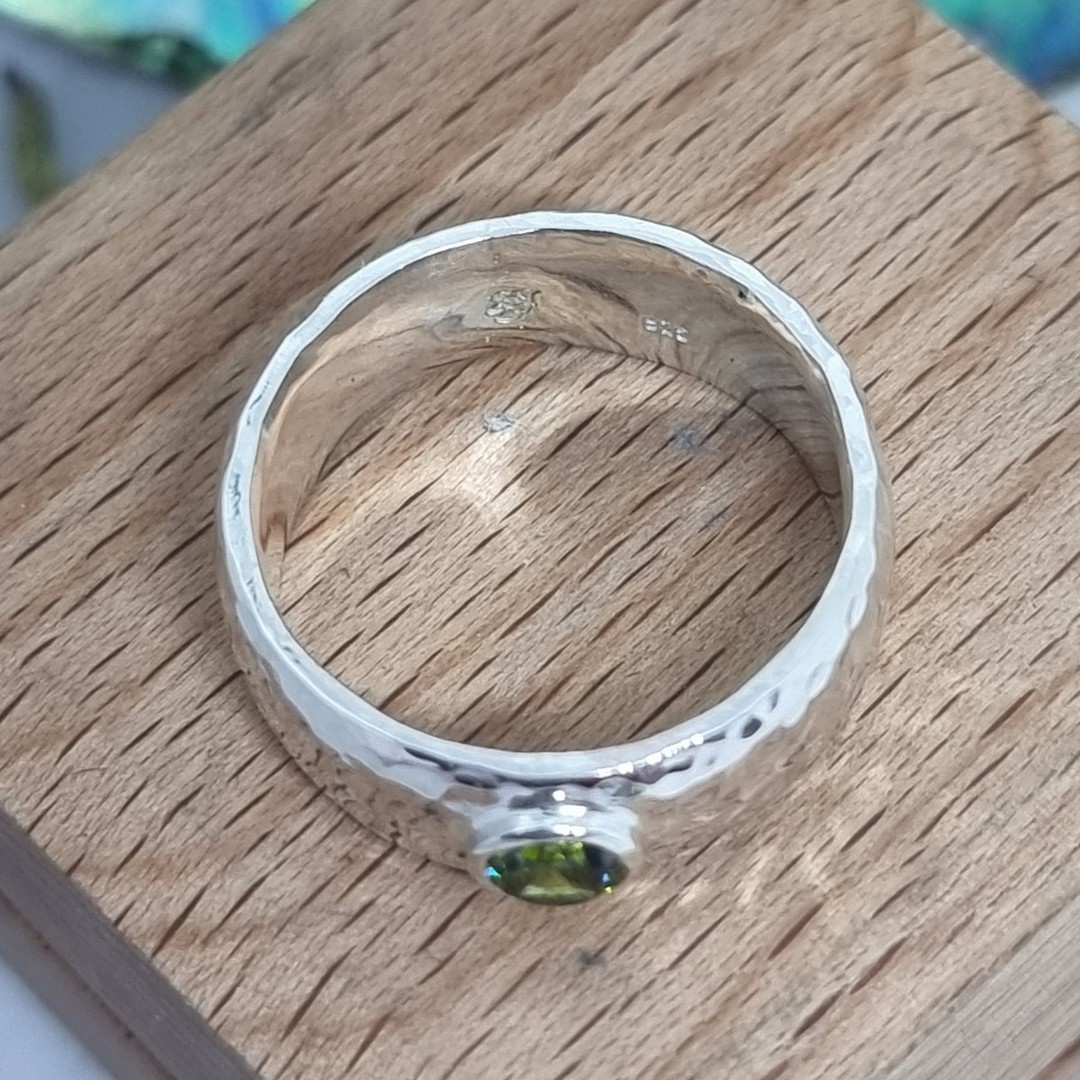 Sterling silver hammered band with green gemstone image 5