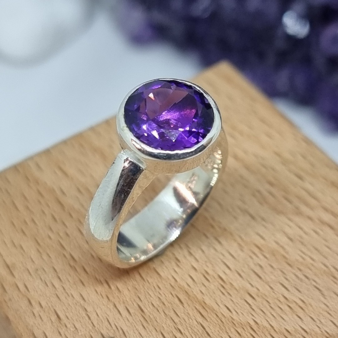 Sterling silver ring with sparkling synthetic amethyst - Size M image 0