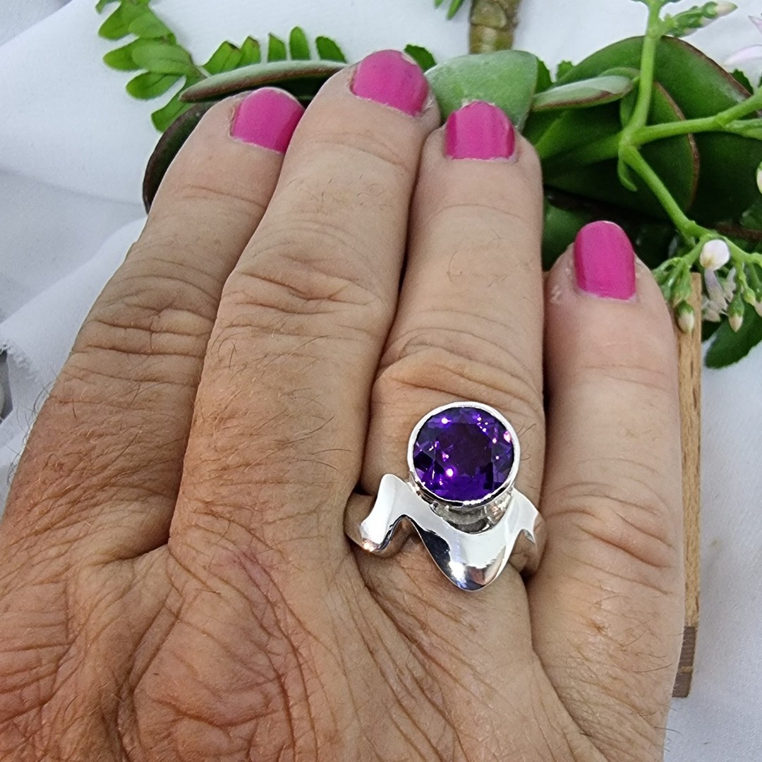 Sparkling purple gemstone ring - Size P image 2