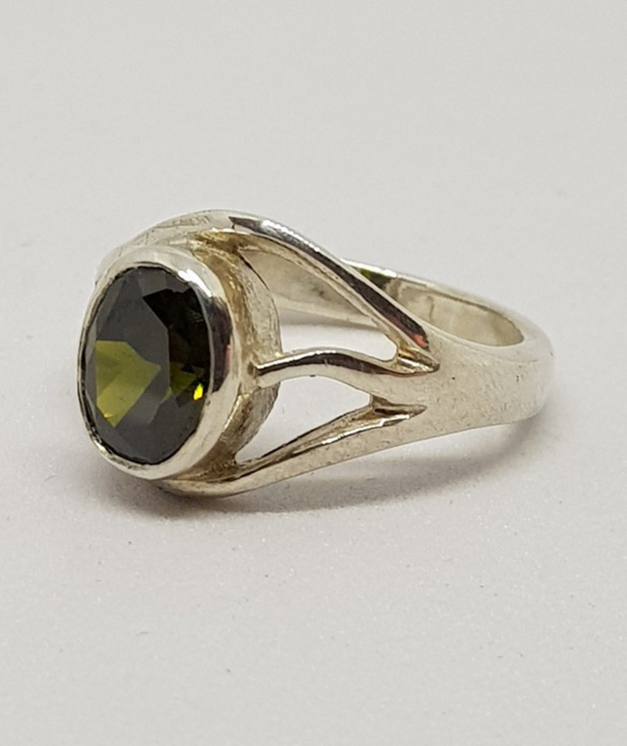 Sterling silver synthetic perdiot ring made in NZ image 1
