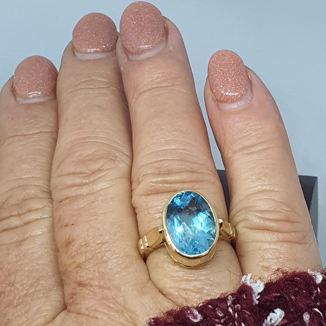 9ct yellow gold, blue topaz solitaire ring image 3