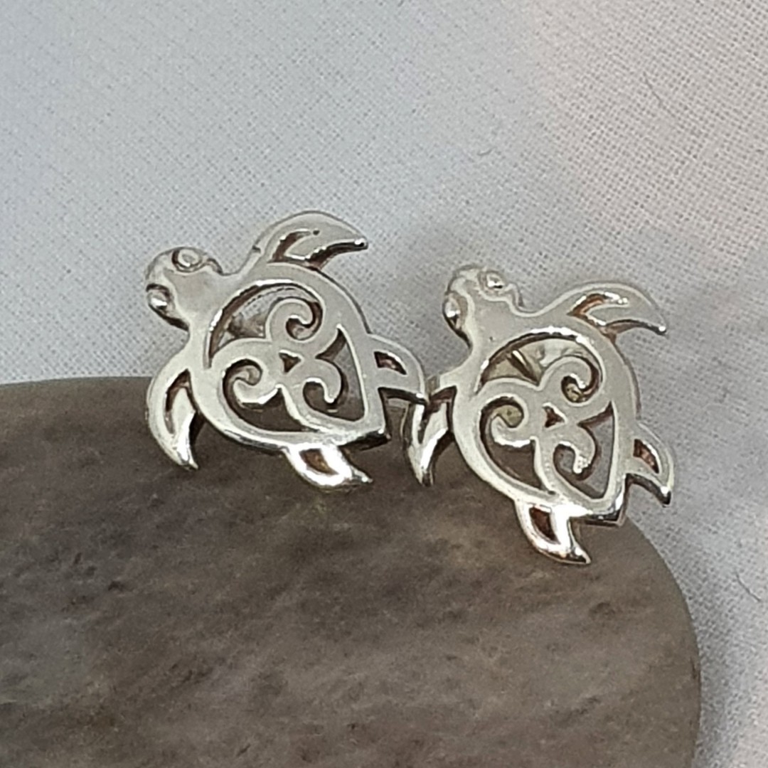 Cute little turtle stud earrings image 0