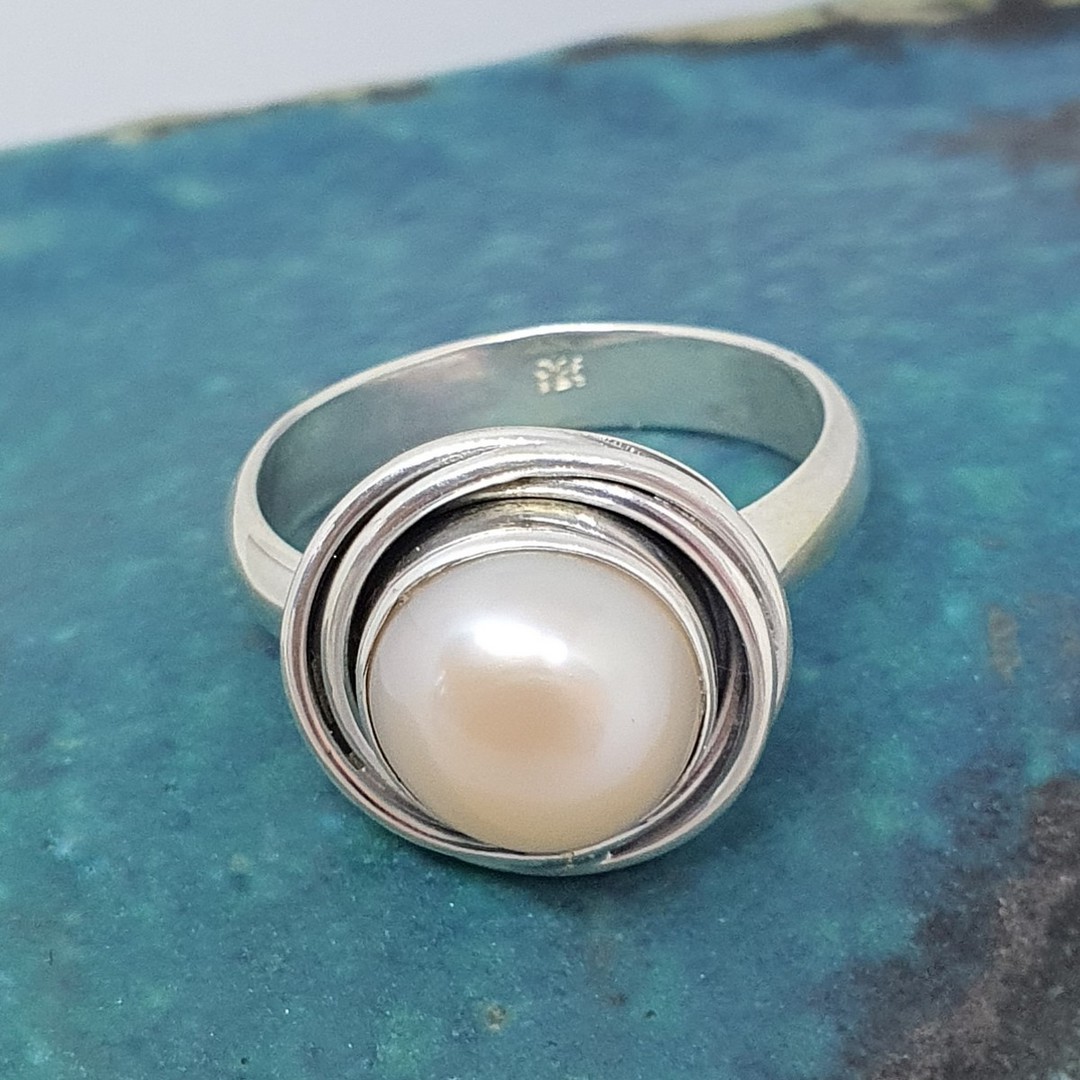 Sterling silver soft pink pearl ring image 3
