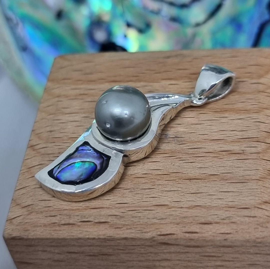NZ paua shell and  black pearl pendant image 1