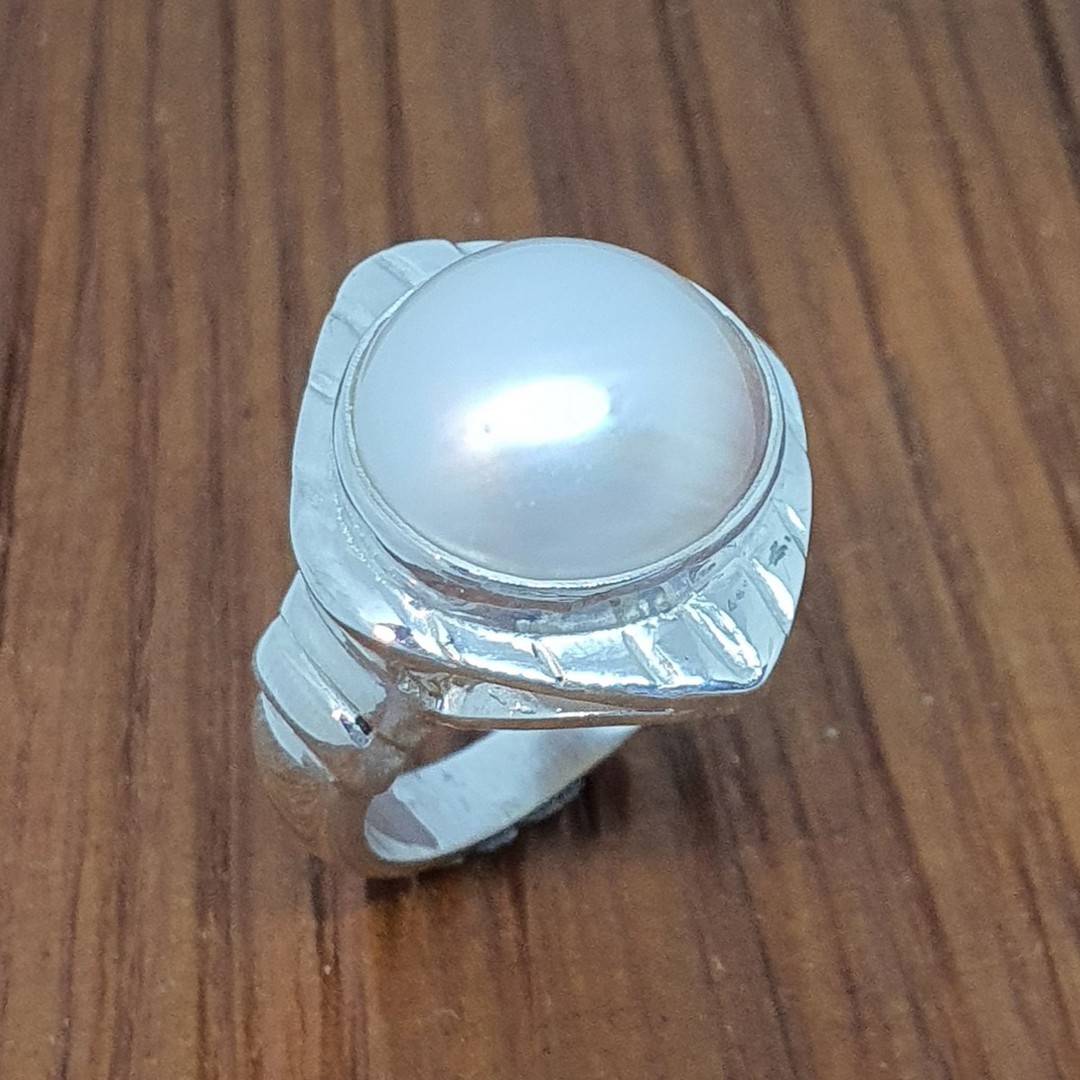 Sterling silver chunky pearl dress ring - Size S image 3