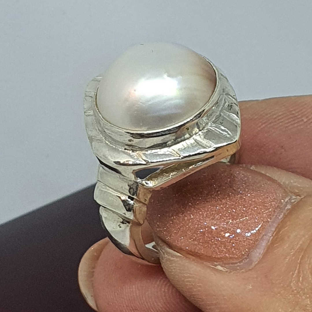 Sterling silver chunky pearl dress ring - Size S image 1
