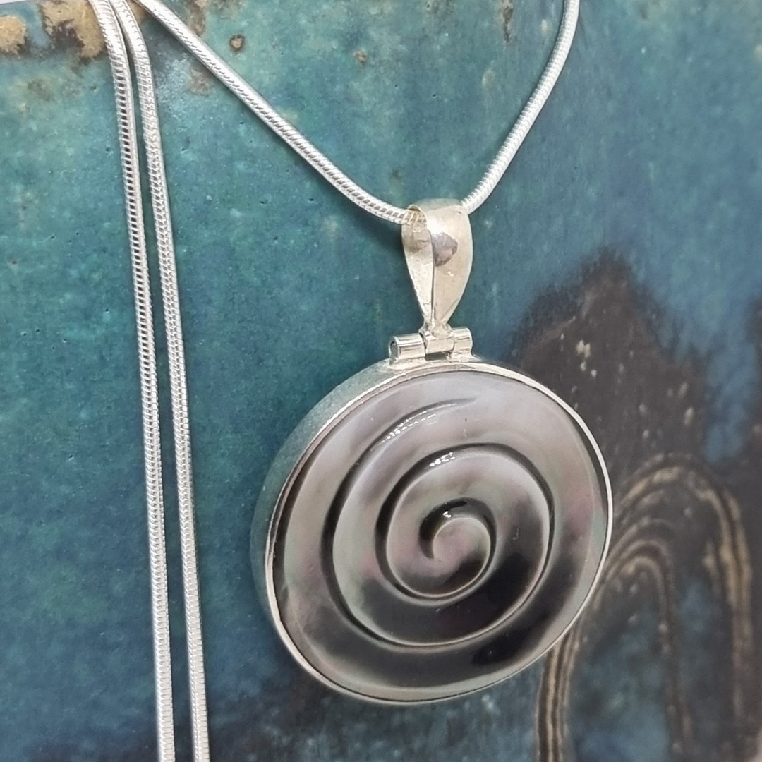 Sterling silver carved round shell pendant image 4