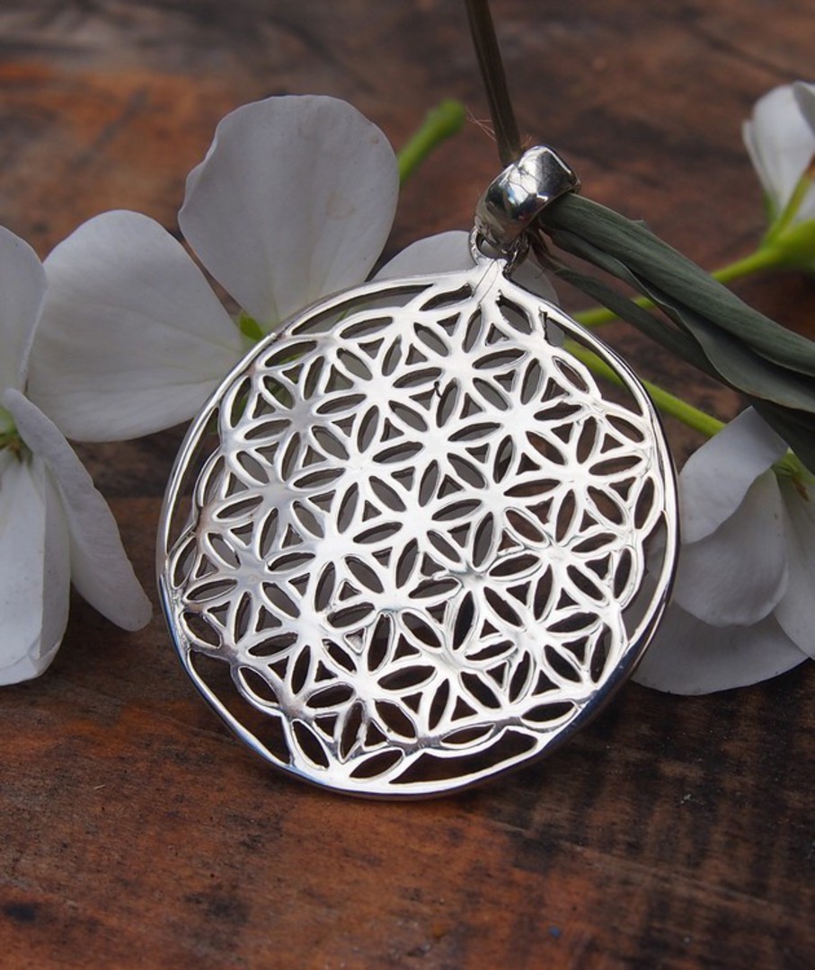 Sterling silver cutout round pendant image 0