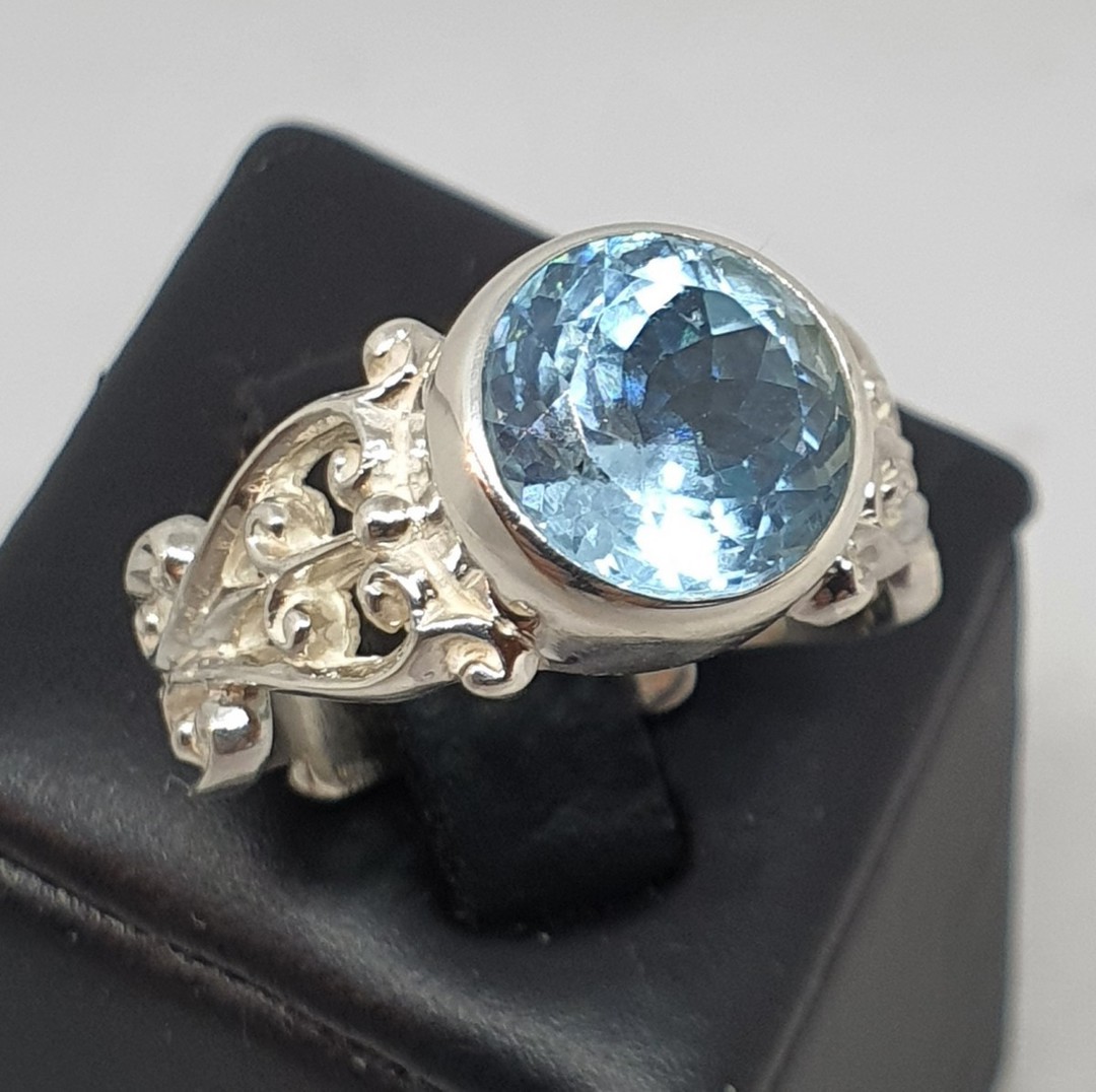 Sterling silver blue topaz gemstone ring image 2