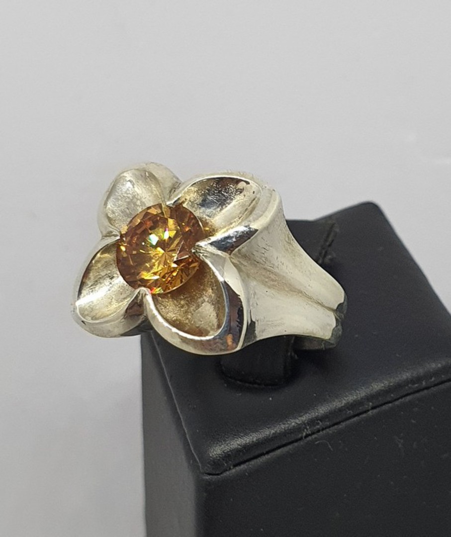 Sterling silver flower ring with golden gemstone image 3