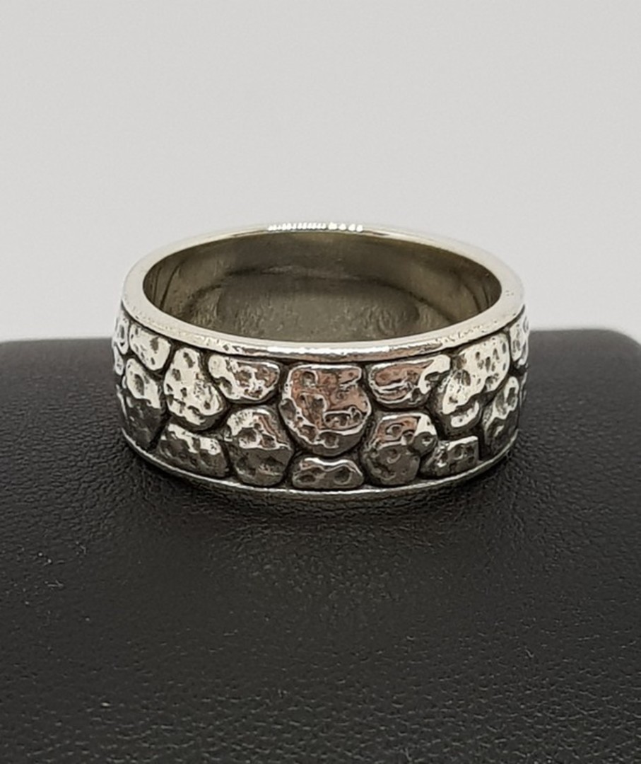 Sterling silver wide band ring with crazy paving pattern - Size S image 1