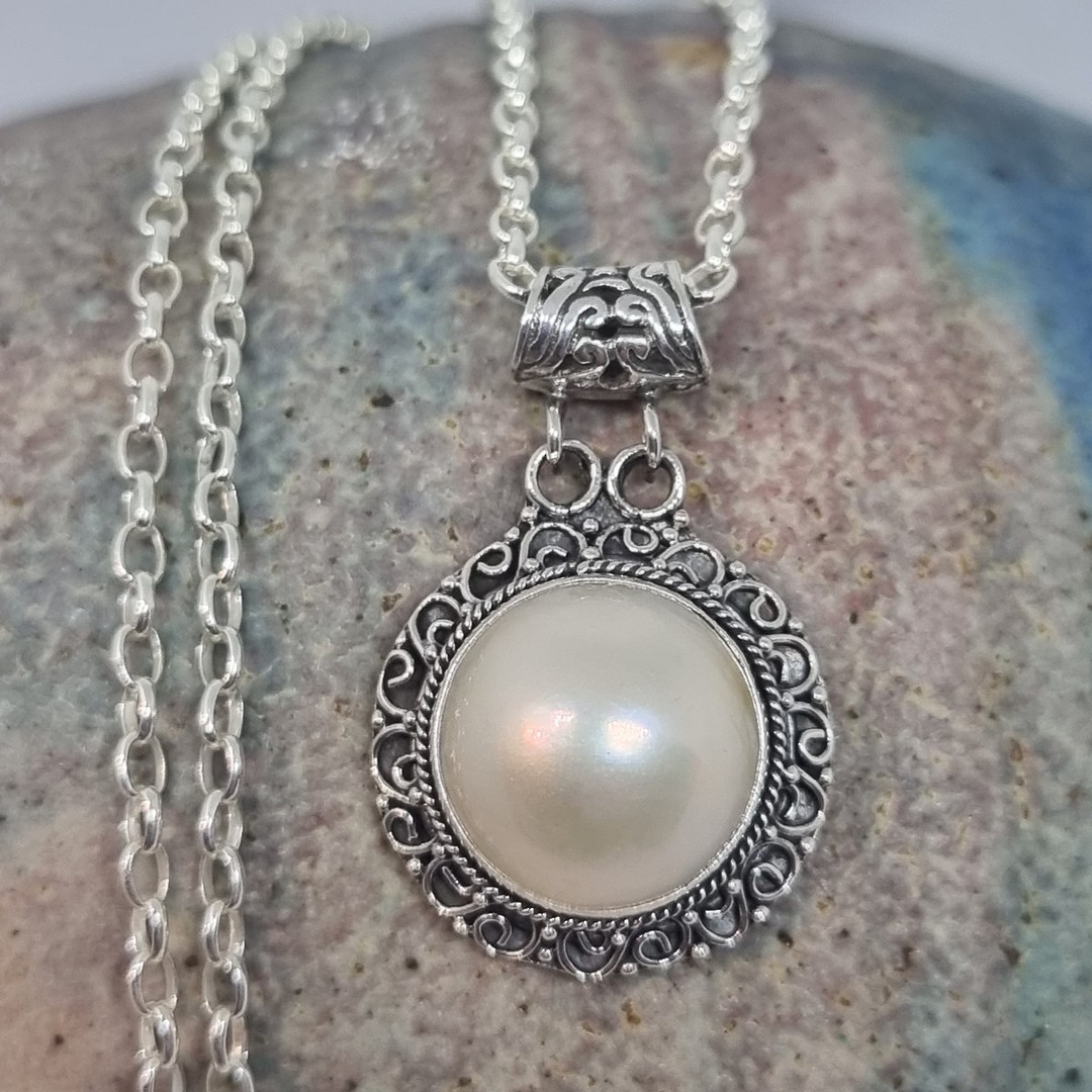 Sterling silver pendant with white mabe pearl image 2