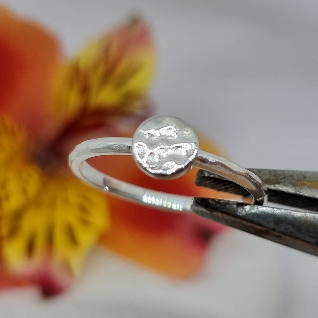 Sterling silver stacking ring with hammered band - Size O image 1