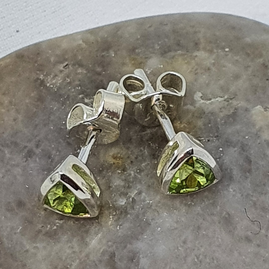 Silver peridot stud earrings image 2