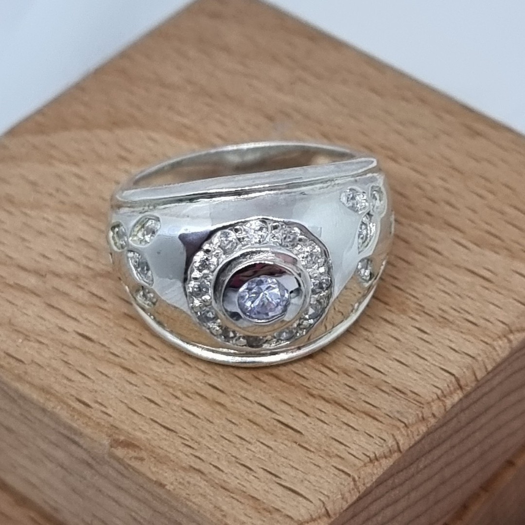 Sterling silver and cz gemstone ring - size N image 4