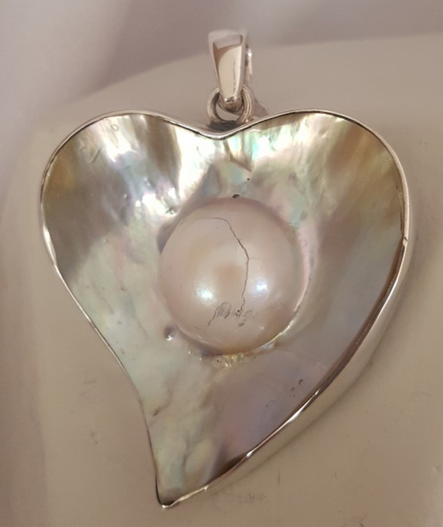 Mother of heart pearl pendant *less than half price* image 0