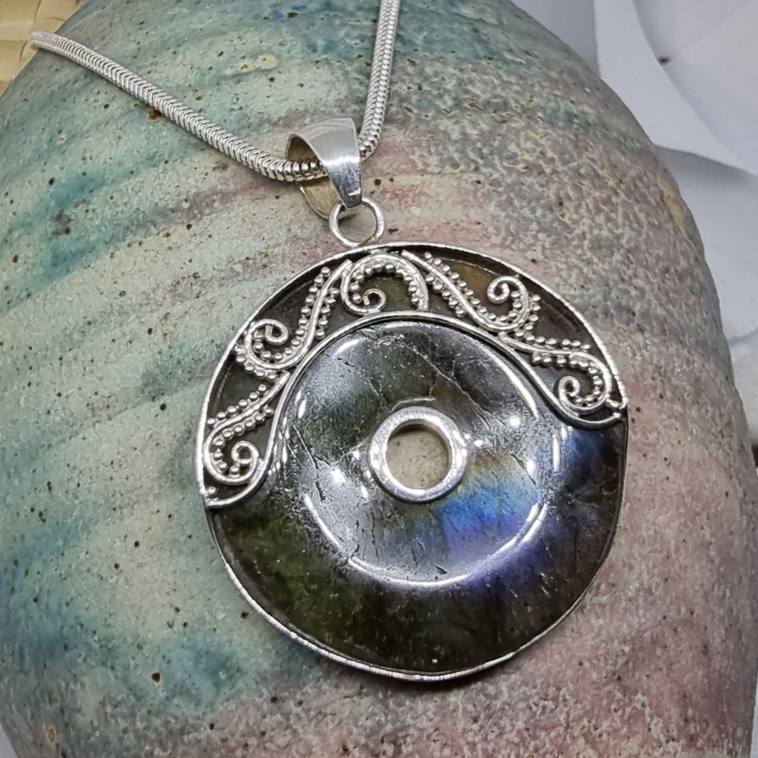 Sterling silver round labradorite gemstone pendant image 3