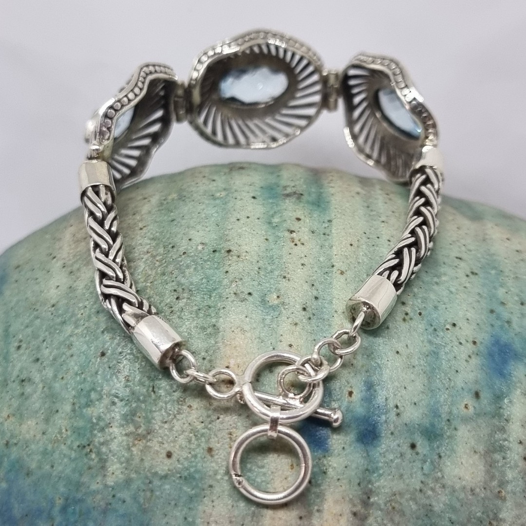 Stunning sterling silver bracelet with blue topaz gemstones image 3