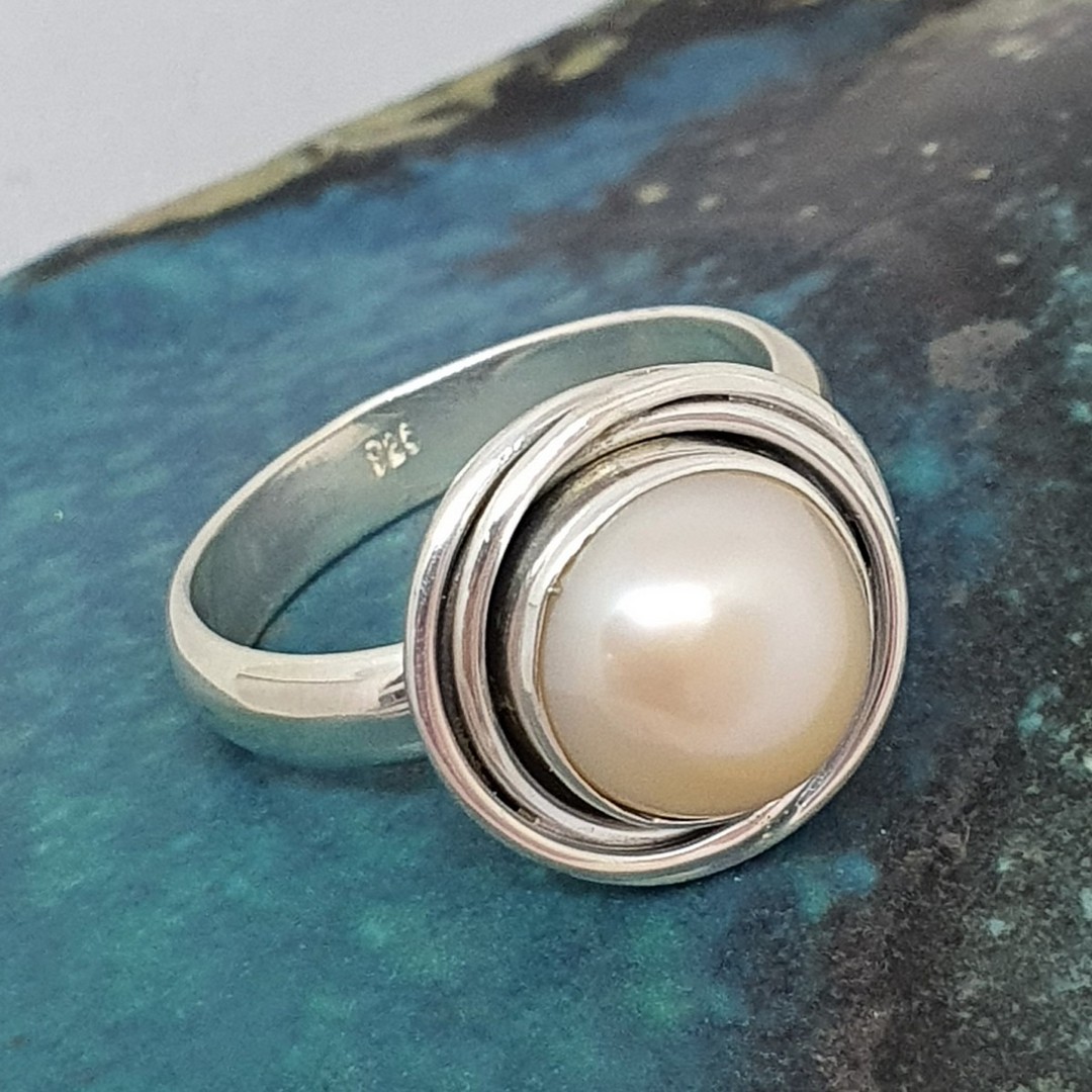 Sterling silver soft pink pearl ring image 4
