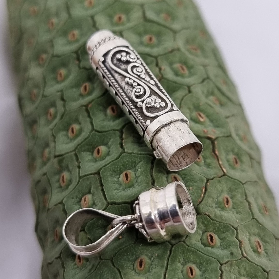 Silver filigree silver prayer box pendant with labradorite image 2