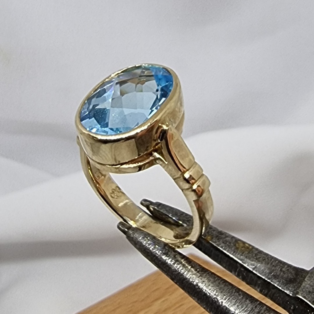 9ct yellow gold, blue topaz solitaire ring image 5