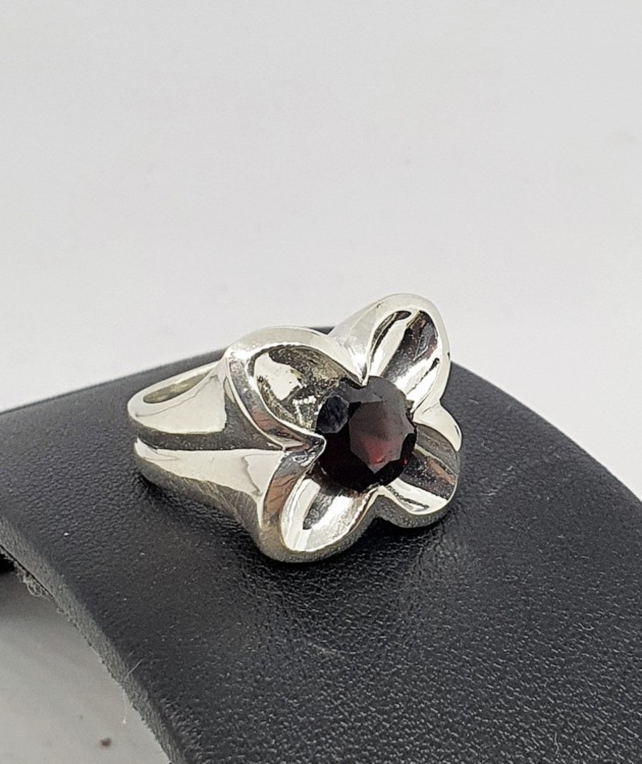 Sterling silver flower ring with garnet image 0