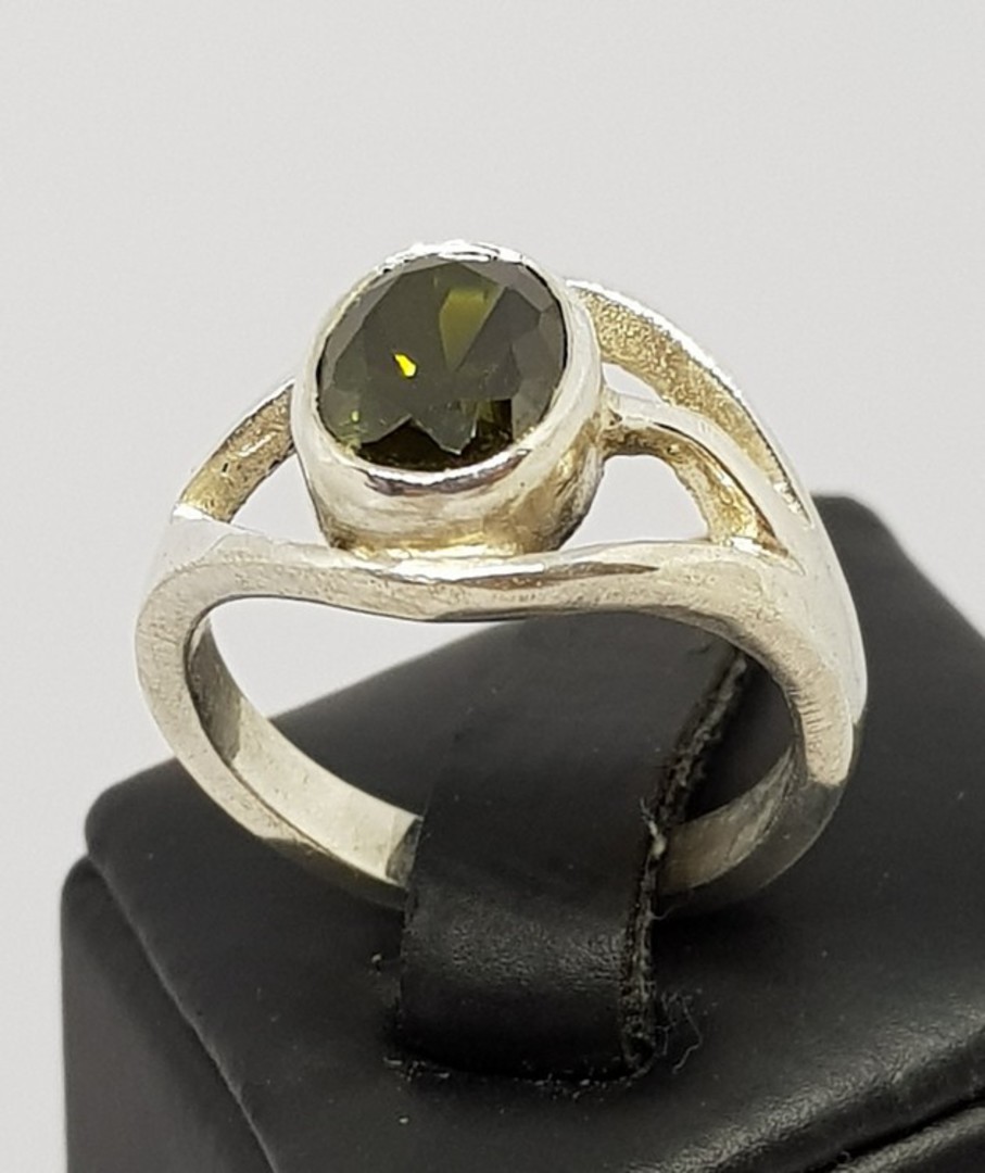Sterling silver synthetic perdiot ring made in NZ image 0