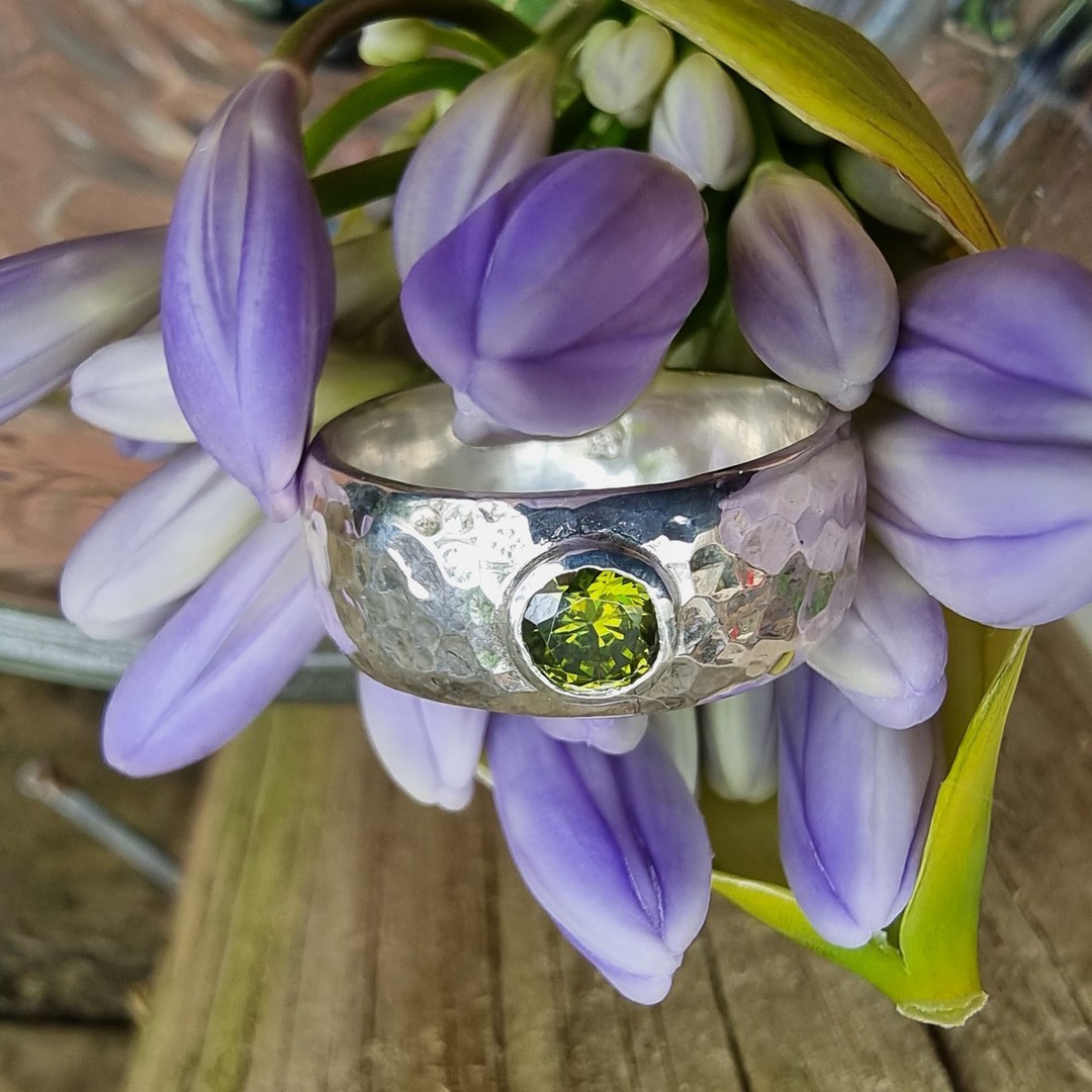 Sterling silver hammered band with green gemstone image 7