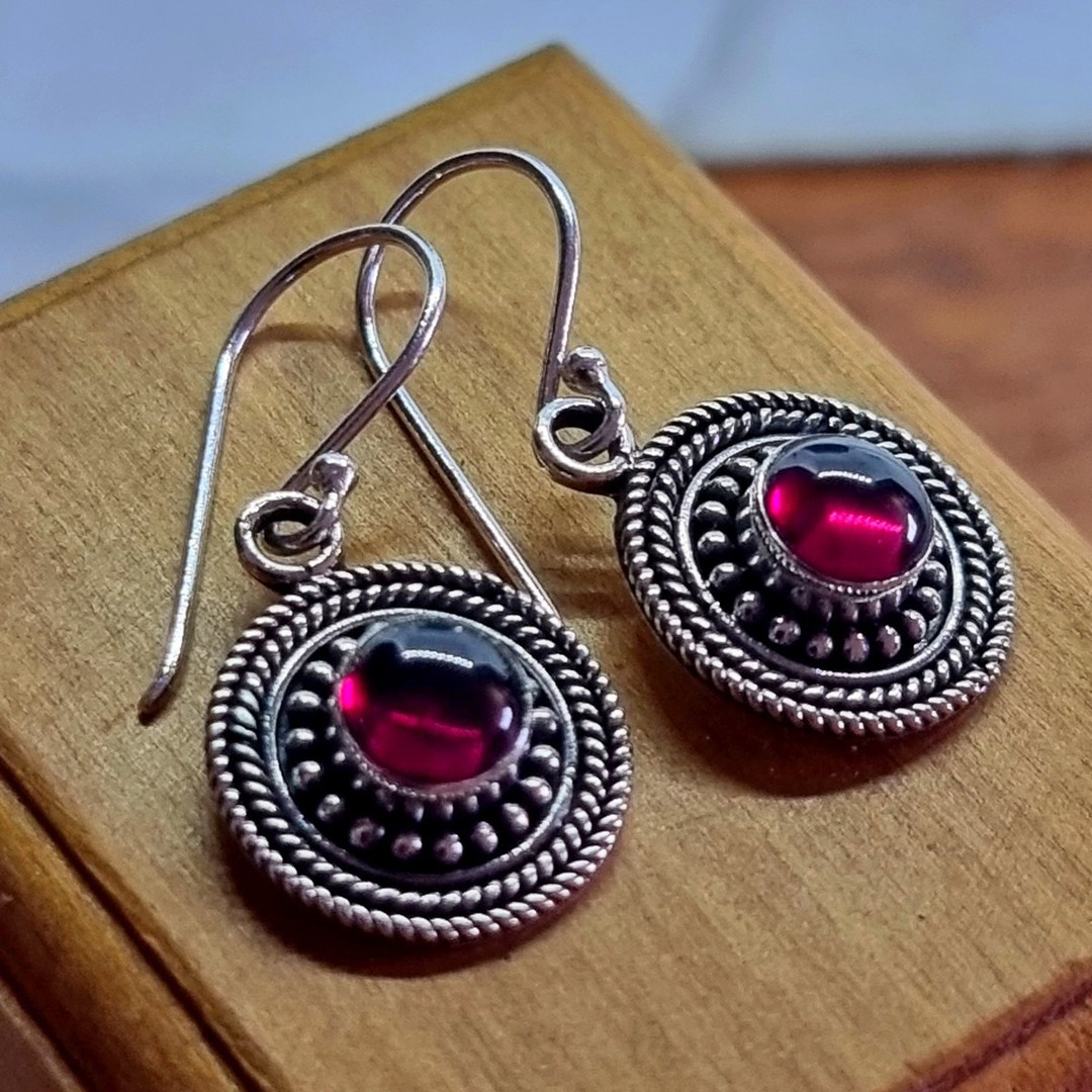 Round decorated silver natural garnet earrings image 0
