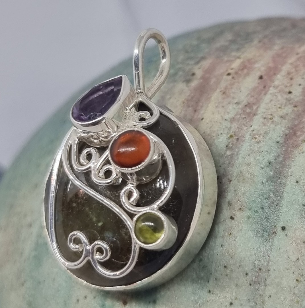 Sterling silver labradorite pendant with gemstones image 2