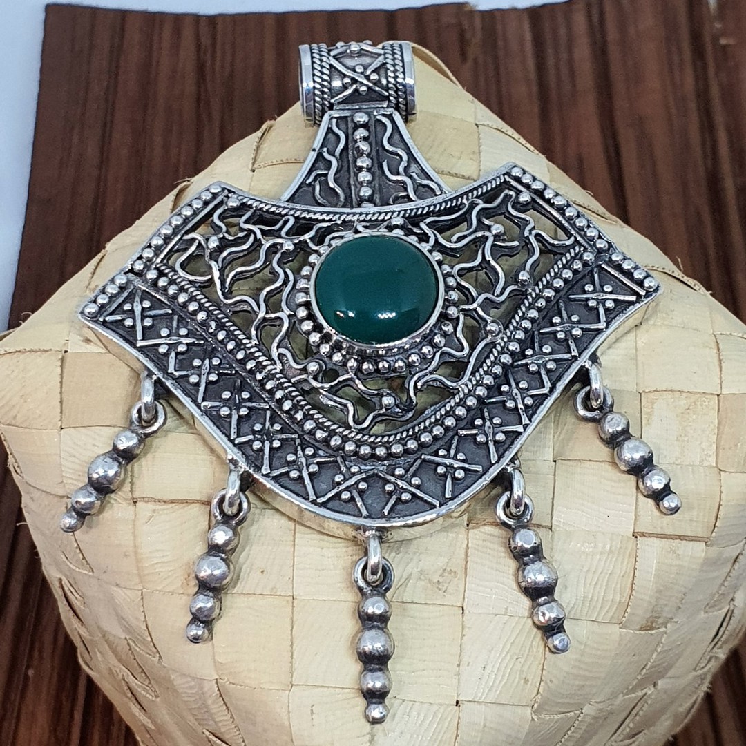 Spectacular green gemstone sterling silver pendant image 0