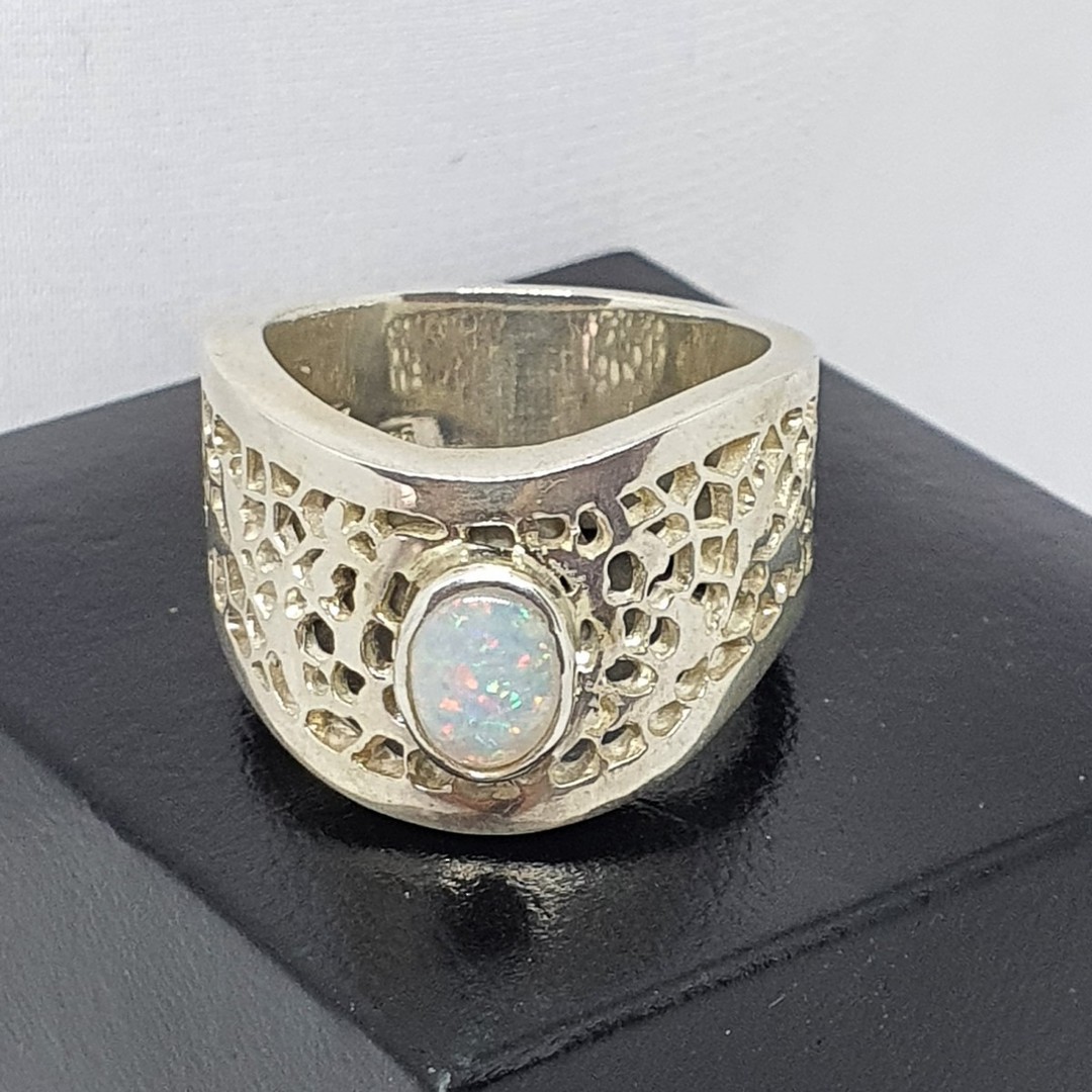 Sterling silver wide lace ring with opal - Size Q image 2