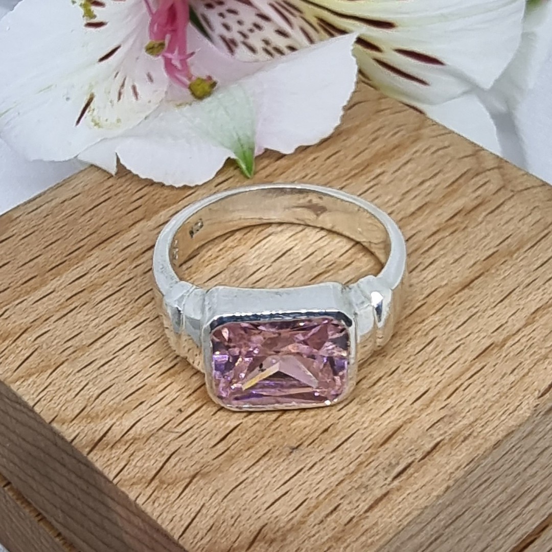 Silver ring with pink sparkling stone - Size N image 5