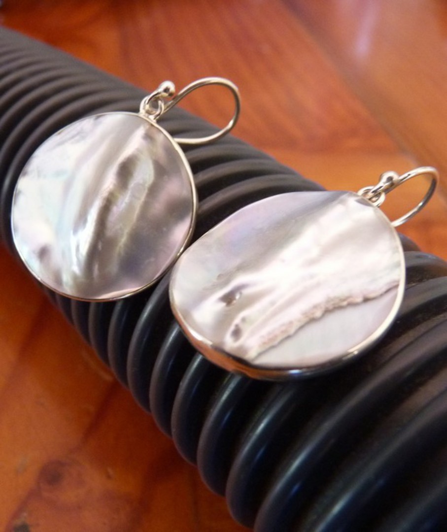 Large round mother of pearl earrings image 1