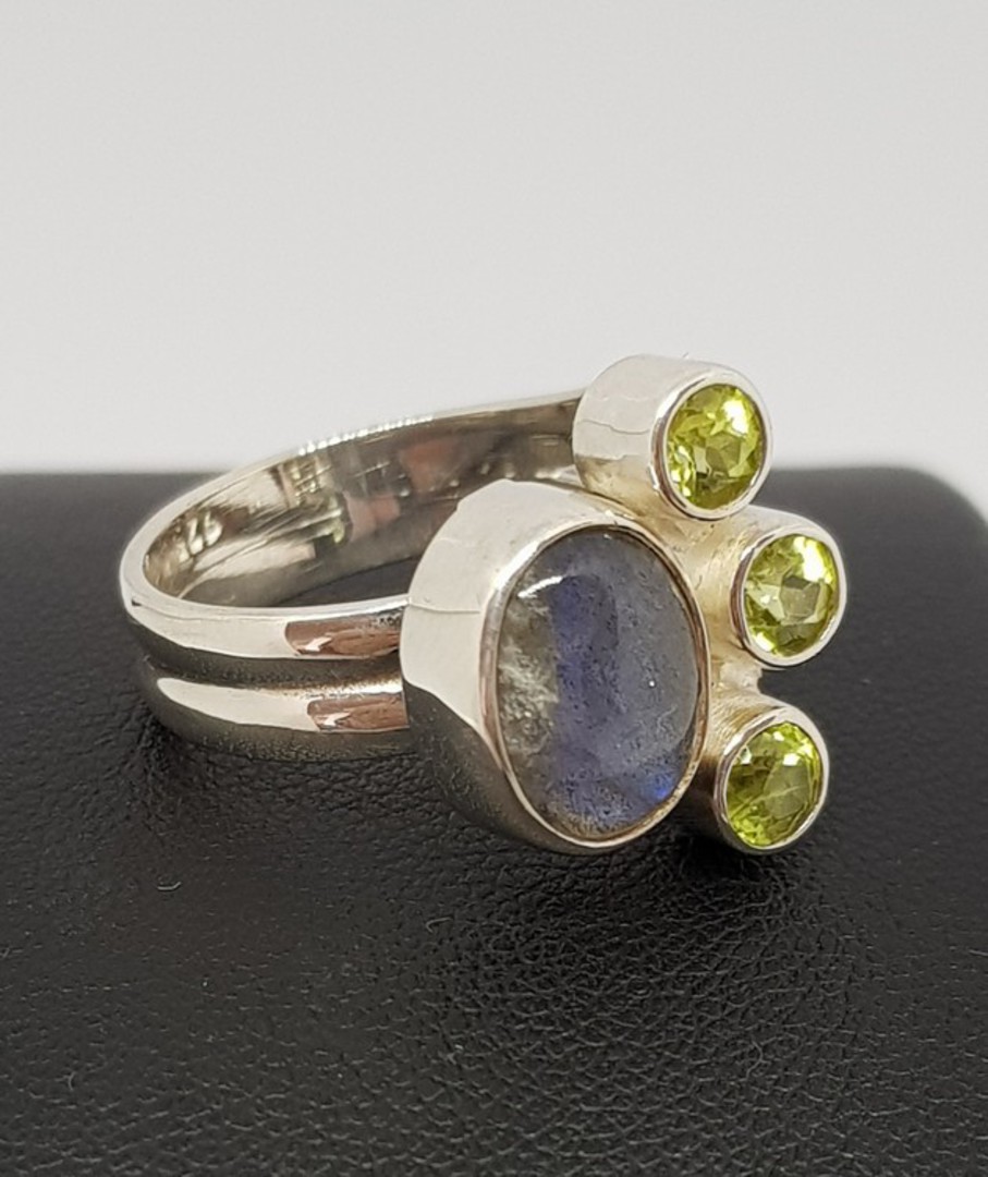 Sterling silver labradorite and peridot gemstone ring image 2