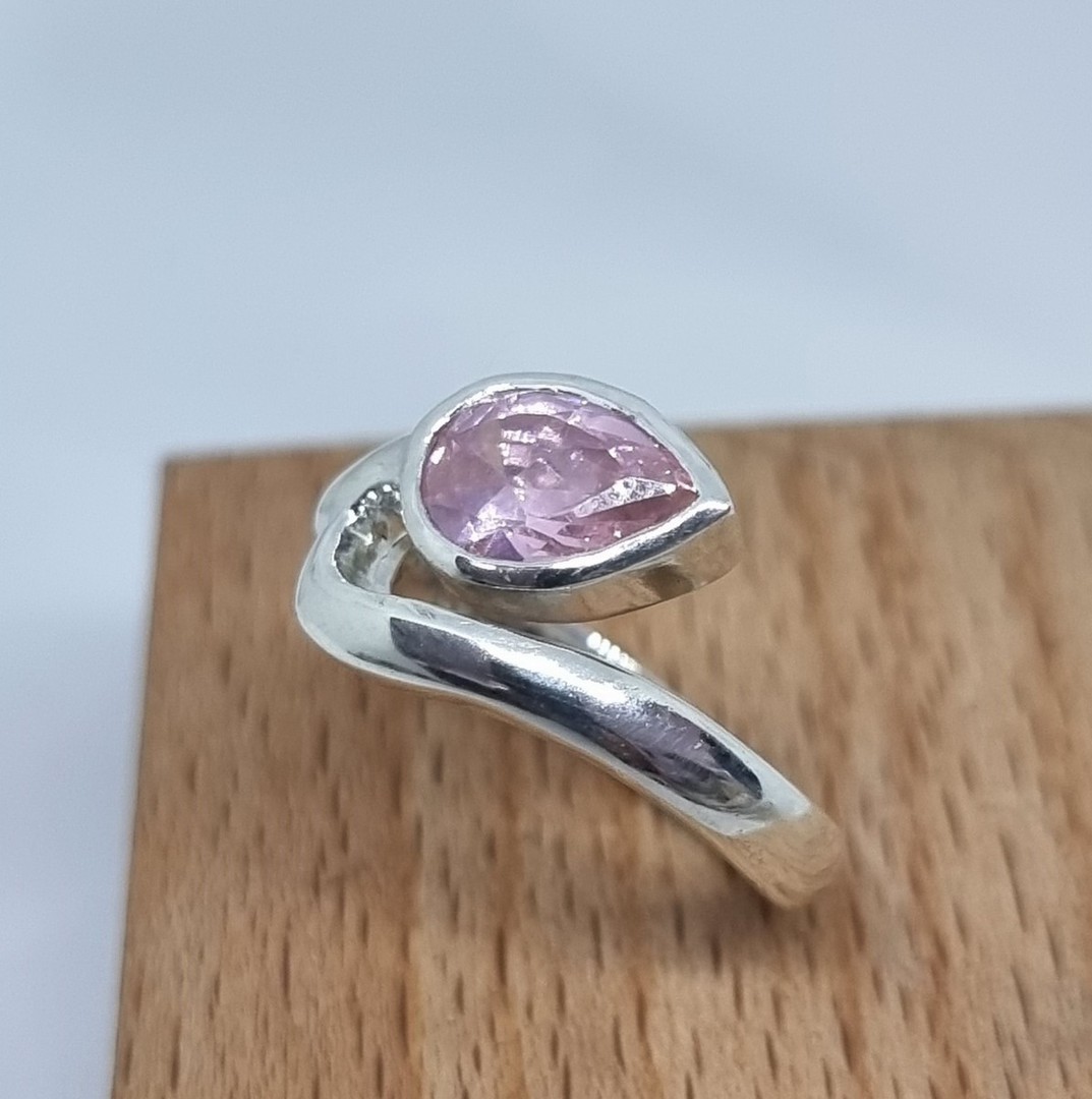 Silver ring with sparkling pink gemstone image 4