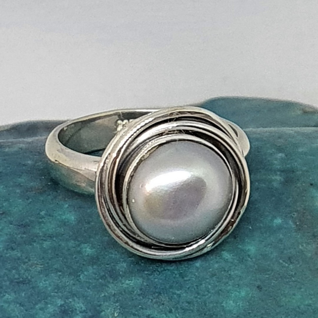Sterling silver pale grey pearl ring image 0