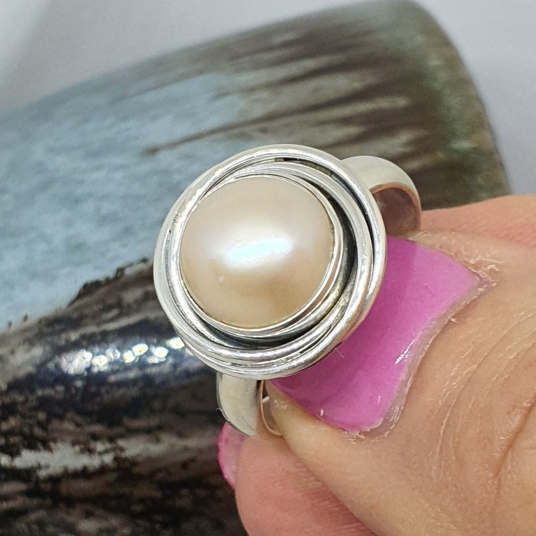 Sterling silver soft pink pearl ring image 2