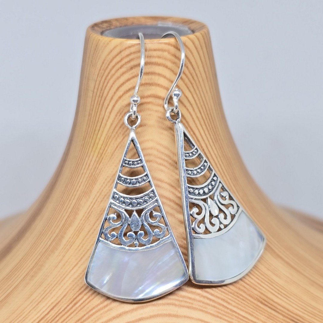 Silver mother of pearl earrings image 0