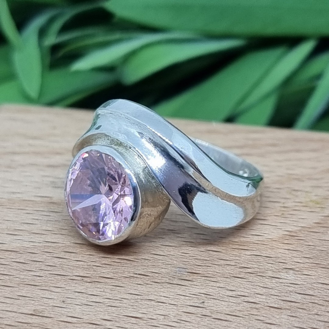 Stunning pink gemstone sterling silver ring - Size N image 2