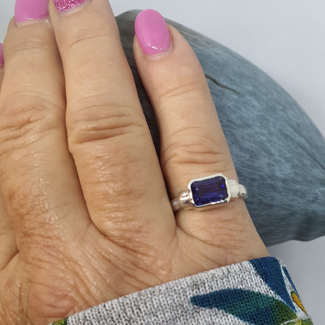Sterling silver ring with sapphire blue rectangle stone image 3