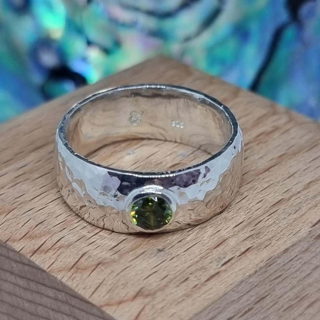 Sterling silver hammered band with green gemstone image 6