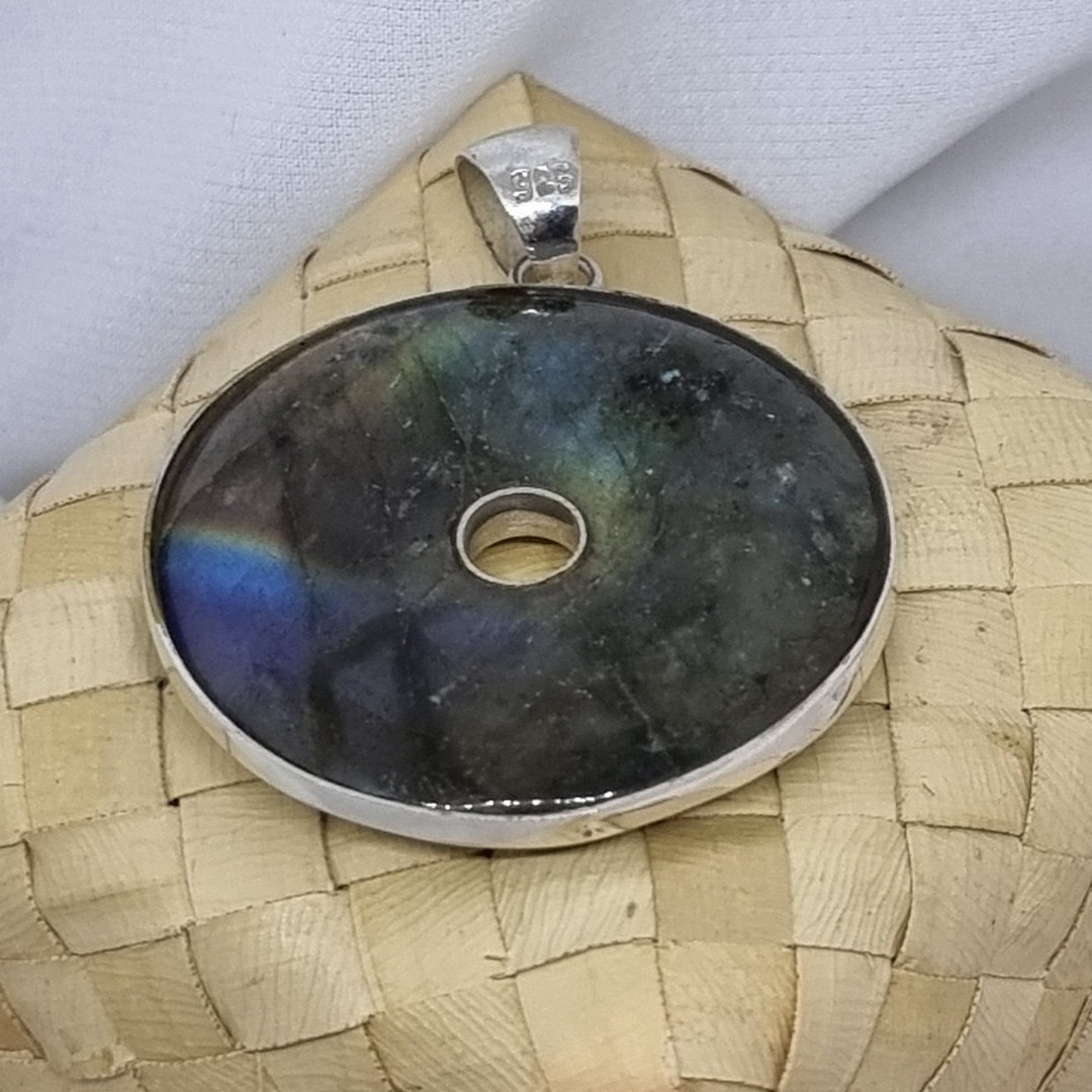 Sterling silver round labradorite gemstone pendant image 2
