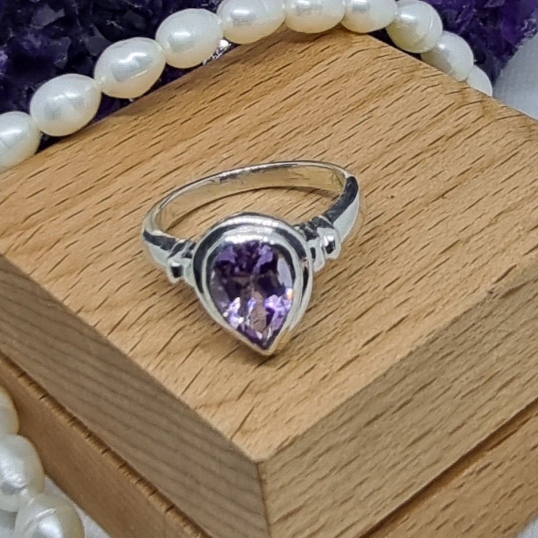 Silver ring with sparkling purple gemstone image 4