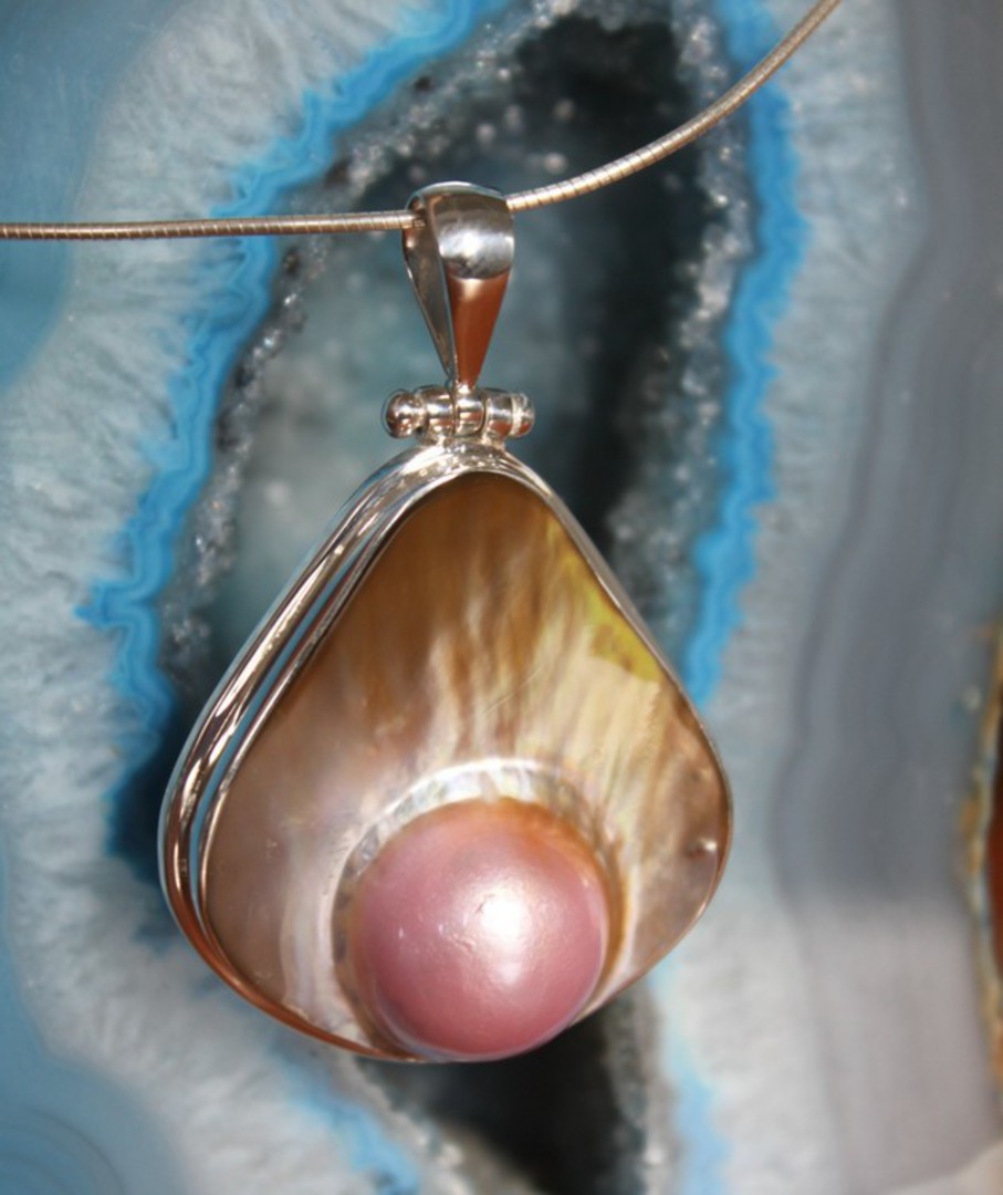 Pink mabe pearl shell pendant image 0