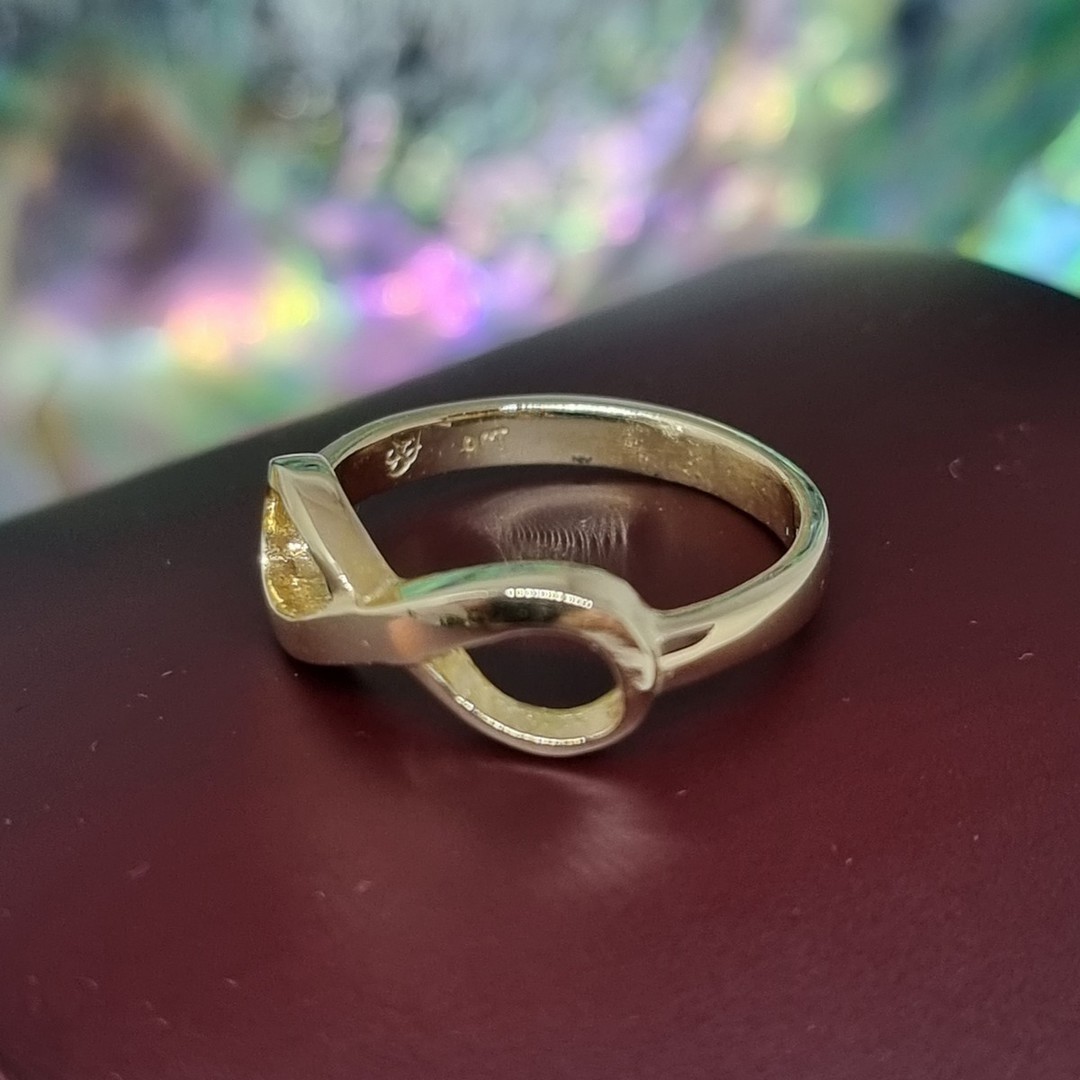 9ct yellow gold infinity ring image 3