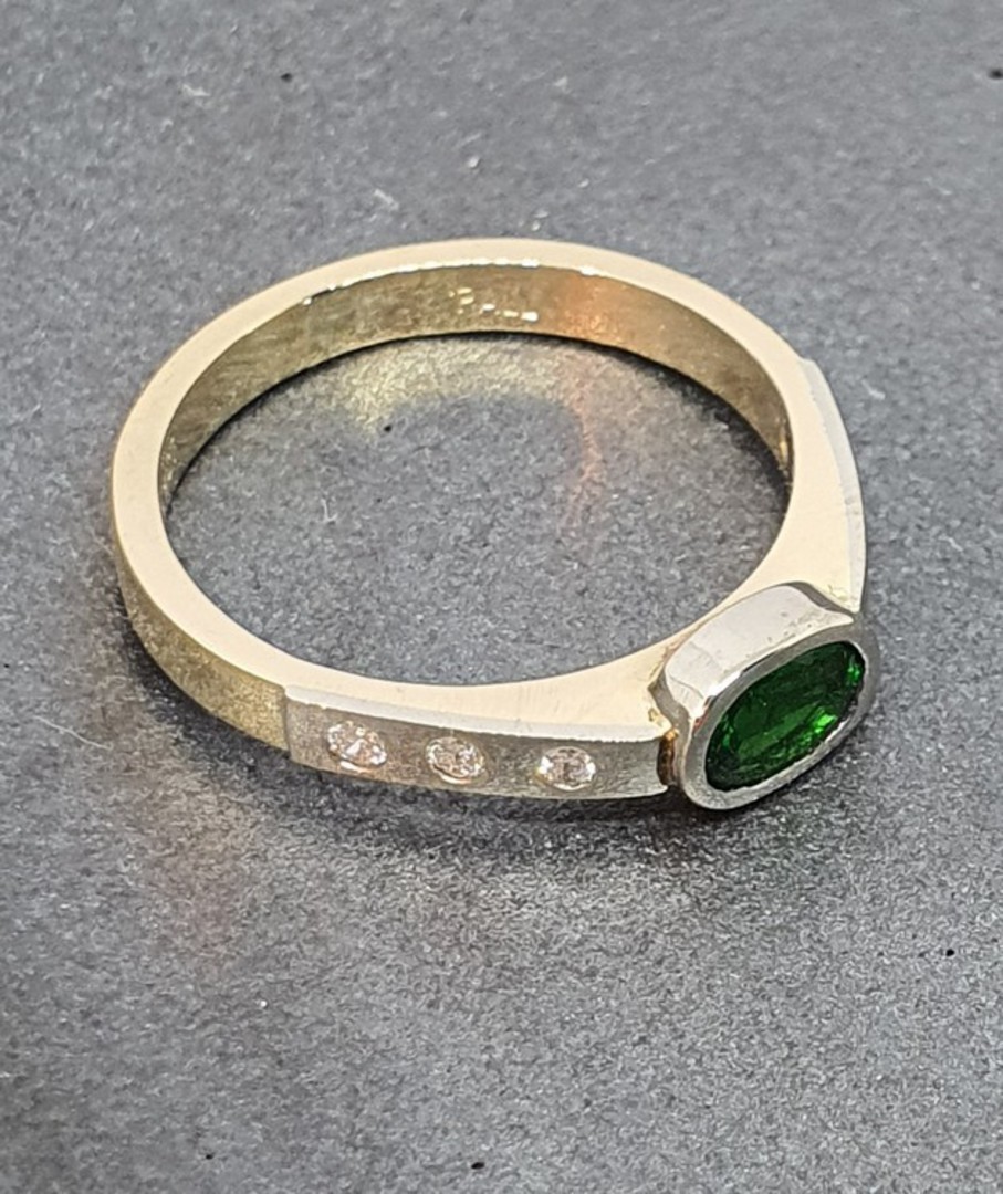 Gold and palladium ring with diamonds and imitation emerald image 2