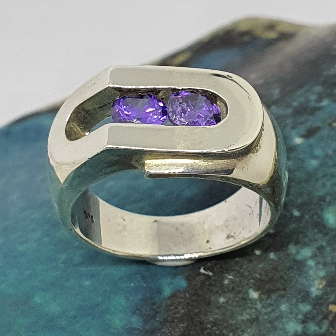 Chunky sterling silver ring with sparkling purple gemstones image 2
