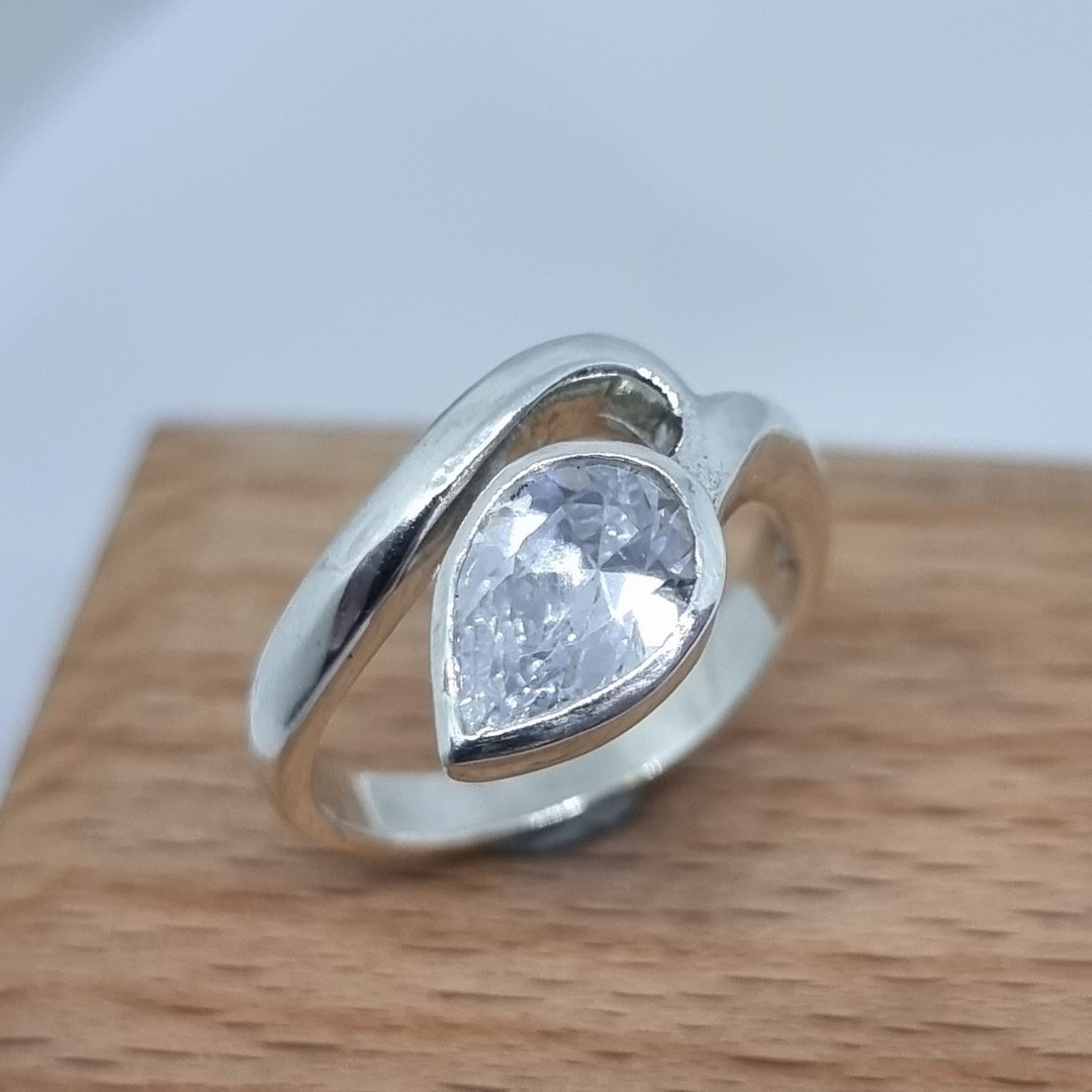 Silver ring with sparkling cz gemstone image 0
